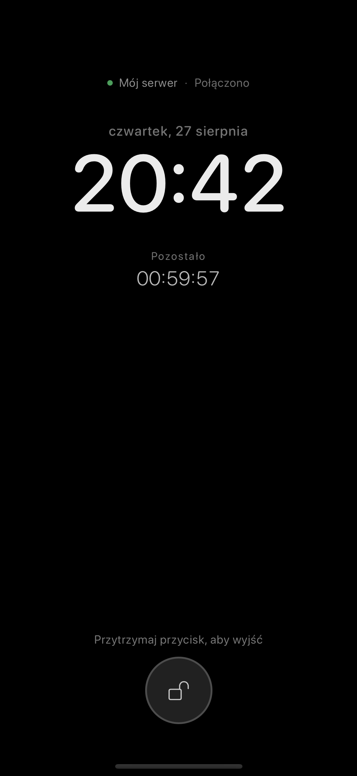 The ChatMC standby screen showing the clock, remaining time, connection status and battery.